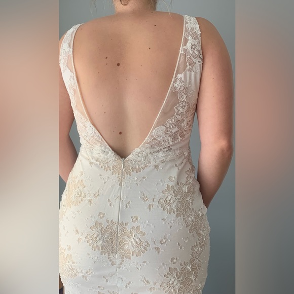 Long Wedding Dress - Size 12 - Vneck Line - Mermaid Shape - Picture 4 of 9